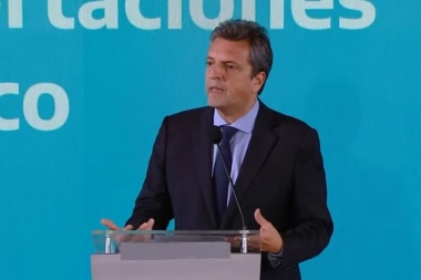 Massa brindó detalles de las medidas y representantes del mundo financiero dieron su apoyo