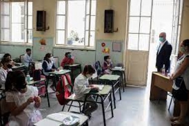 Aceleran turnos de vacunación a docentes bonaerenses para retomar presencialidad desde el miércoles