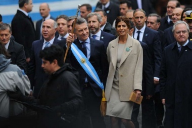 Ante el Presidente, el cardenal Poli pidió "desconfiar de los logros instantáneos" y criticó el aborto