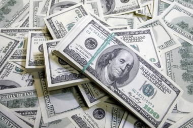 Debut de las bandas cambiarias: a cuánto cerró el dólar tras el fin del cepo