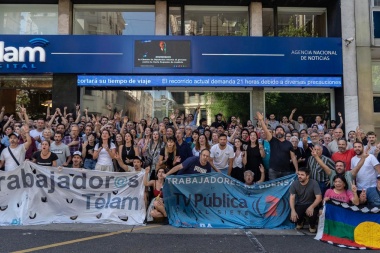 Masiva asamblea en defensa de "medios públicos, puestos laborales y derecho a información"