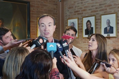 Pintadas con amenazas y llamados a votar por Milei en la Universidad de Cuyo