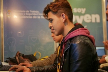 El empleo joven sumó casi 900 mil puestos de trabajo y acumula 33 meses de crecimiento