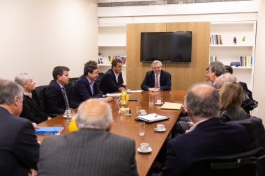 Fernández recibió a empresarios que se comprometieron en la lucha contra el hambre