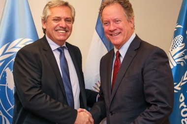 Fernández inició su gira por Europa con una reunión con eje en el plan Hambre Cero