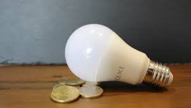 Otro golpe al bolsillo: suben tarifas de luz y gas para clase media y baja