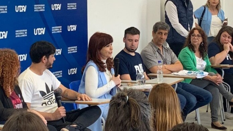 En medio de la tensión con los universitarios, Cristina visita la UNDAV en Avellaneda