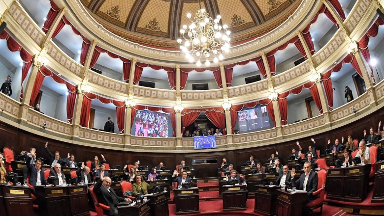 Avanza proyecto que permite reelección indefinida de legisladores