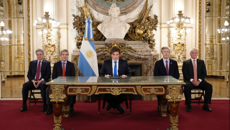 Milei acusa a la oposición de buscar un “genocidio” con el gasto e impulsa penas para legisladores que voten déficit