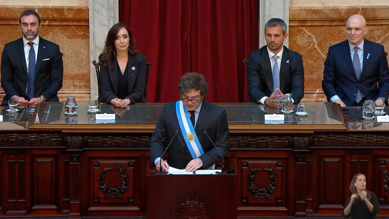 Milei en el Congreso: apoyo sin matices a Adorni y duros cruces con periodistas y opositores. "chorros" y "asesinos"