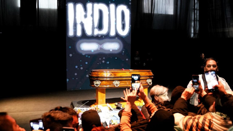Una multitud despide al Indio Solari en Avellaneda