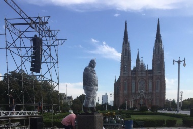 Inauguran mañana en La Plata un monumento al ex presidente Raúl Alfonsín