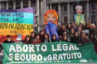 Michetti giró a cuatro comisiones el proyecto de ley para legalizar el aborto