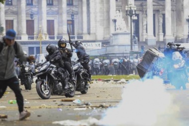 Enfrentamientos y detenidos durante el debate del proyecto de Presupuesto en el Congreso