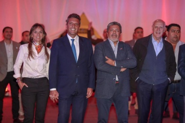 Massa y Lavagna, juntos con sindicalistas en un congreso de la Uocra