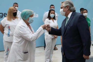 Fernández saludó a los trabajadores y destacó "el esfuerzo para reconstruir la Argentina"