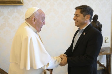 El gobernador de la provincia de Buenos Aires, Axel Kicillof, mantuvo este jueves una audiencia privada con el Papa Francisco en el Vaticano.