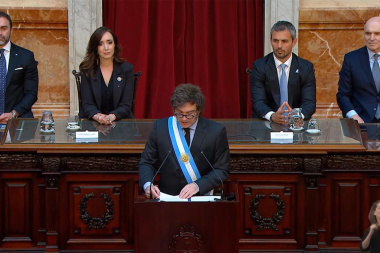 Milei en el Congreso: apoyo sin matices a Adorni y duros cruces con periodistas y opositores. "chorros" y "asesinos"