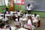 El Gobierno confirmó que analiza declarar a la educación como servicio esencial para frenar los paros
